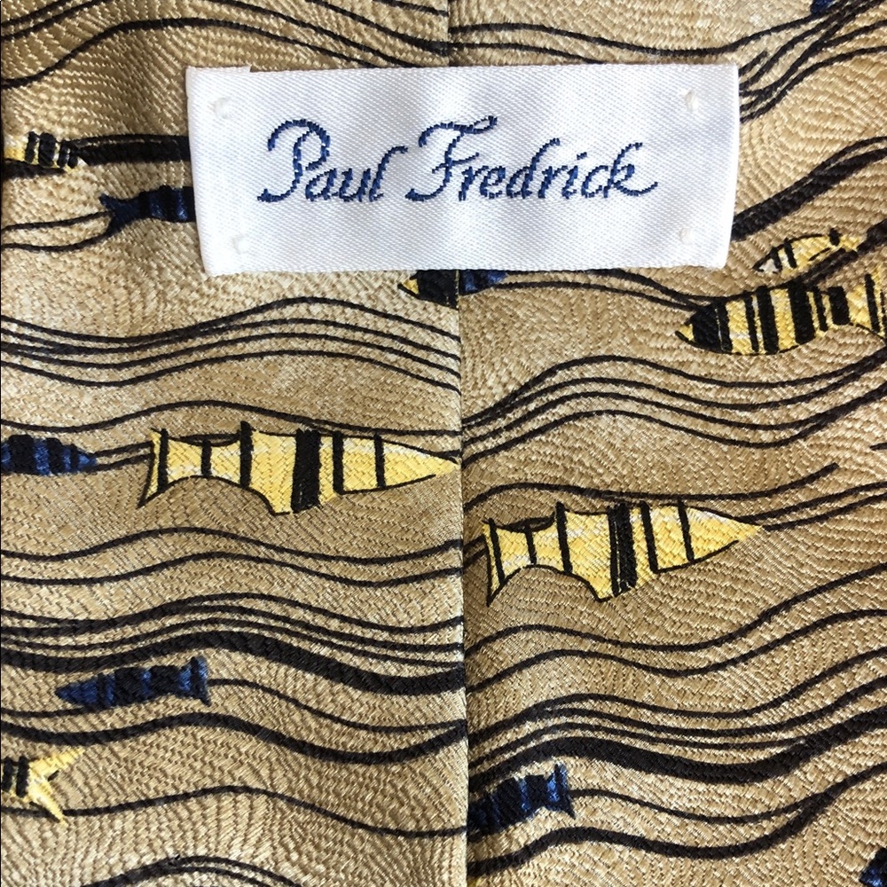 Silk fish and wave wildlife salt life motif